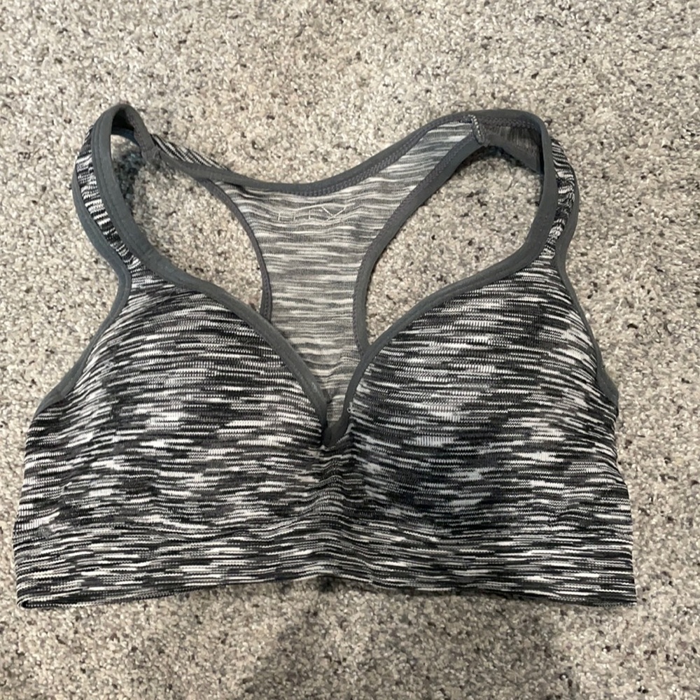 Sports bra padded
